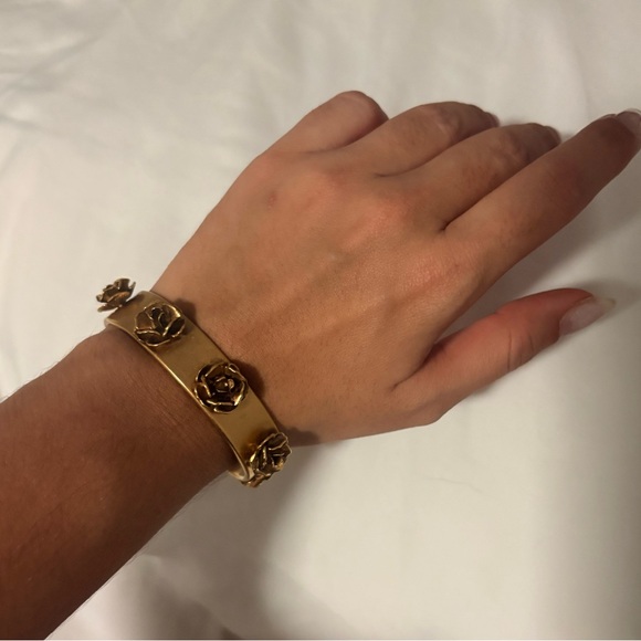 Marc Jacobs Gold Flower Cuff Bangle Bracelet - Picture 3 of 3